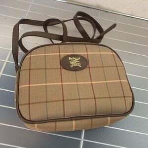 Burberry vintag sling bag